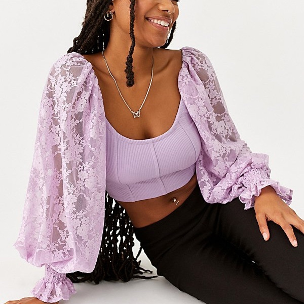 Urban Outfitters Lilac Ribbed Top
Urban Outfitters Women's  Blouse
Size M